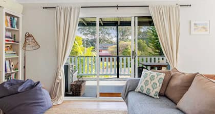 Relaxed Beach House Near Broulee Beach