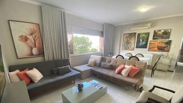 Family Apartment, Air conditioning | Living area
