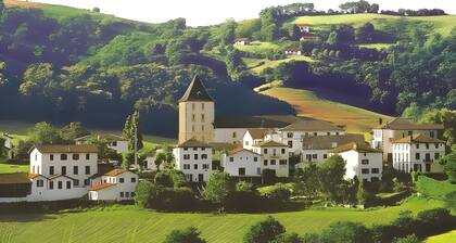 Maison Harizpe berria au pied de la Rhune