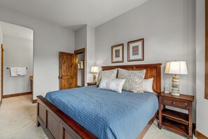 Internet, bed sheets - Experience the Rocky Mountains of Steamboat from the comfort and convenience of (Steamboat Springs)
