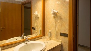 Bathroom - Hotel Centrale Sabaudia (Sabaudia)