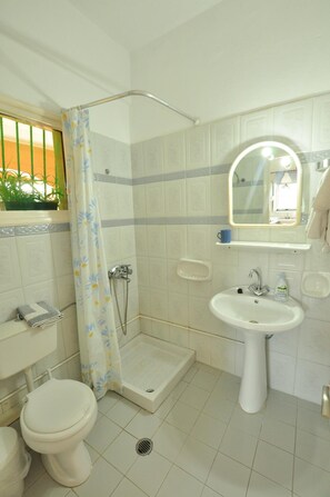 Bathroom - Elena Apartments (Corfu)