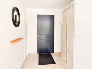Interior - Les Lavandières - Collection La 21ème Planche (Barbeville)
