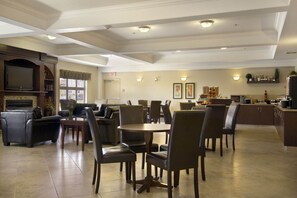 Dining - Ramada by Wyndham High River (High River)