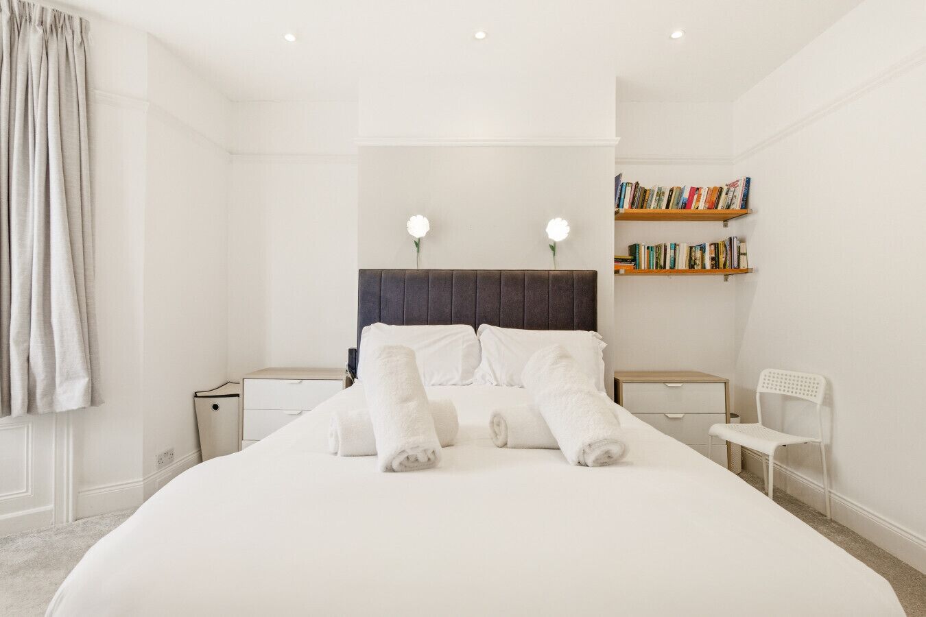 Desk, iron/ironing board, WiFi, bed sheets