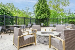 Outdoor dining - Country Inn & Suites by Radisson, Manchester Airport, NH (Bedford)