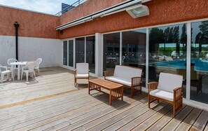Outdoor dining - Residence Vacanceole Le Domaine du Green (Rivieres)
