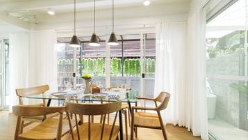 Comfort House, Patio | Dining