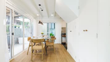 Comfort House, Patio | Dining