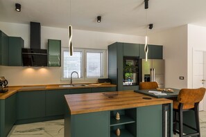 Coffee/tea maker, fridge, microwave, oven - Villa Matilda – Private Pool, Complete Privacy and Peace in Nature (Laginji)