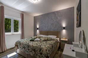 Iron/ironing board, WiFi, bed sheets - Villa Matilda – Private Pool, Complete Privacy and Peace in Nature (Laginji)