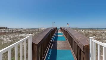 Condo, 2 Bedrooms | Property grounds