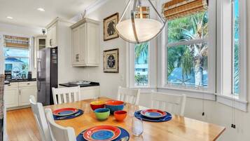 Maison, 3 chambres | Restauration
