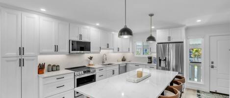 House, 2 Bedrooms | Private kitchen
