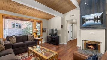 Condo, 2 Bedrooms | Living area