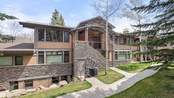 Condo, 2 Bedrooms | Exterior