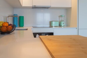 House, Accessible - Calm Luxury w Pool Gym Parking (Lisbon)