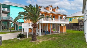 Exterior - Rockin' Redfish: 3  BR, 2  BA House in Crystal Beach, Sleeps 8 (Crystal Beach)