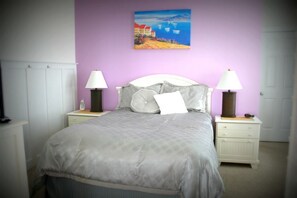 Free WiFi - Your Coastal Retreat Awaits at Giddy's Get Away (N Topsail Beach)