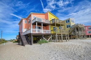 Exterior - The Beach Peach – Oceanfront Escape with Panoramic Views (North Topsail Beach)