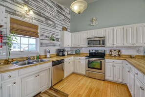 Microwave - The Beach Peach – Oceanfront Escape with Panoramic Views (North Topsail Beach)