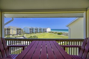 Property grounds - Surf City Condo with Pool and Ocean Access (Surf CIty)