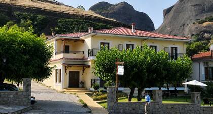 Hotel Gogos - Meteora Views Getaway in Kastraki
