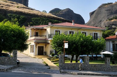 Hotel Gogos - Meteora Views Getaway in Kastraki