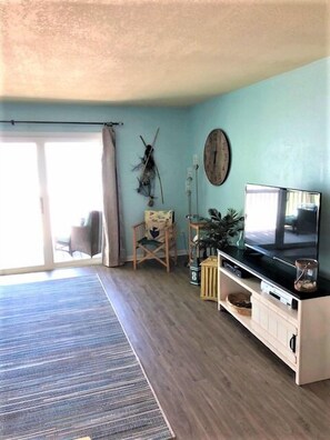 Interior - Oceanfront Comfort in Surf City -  Surf Condo 112 (Surf City)