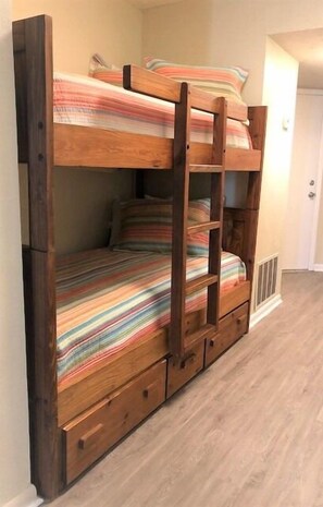 Free WiFi - Oceanfront Comfort in Surf City -  Surf Condo 112 (Surf City)