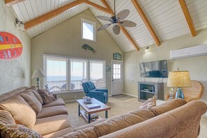 Living area - Oceanfront Bliss on Topsail Island (Surf City)