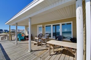 Outdoor dining - Oceanfront Bliss on Topsail Island (Surf City)