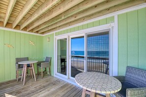 Outdoor dining - Oceanfront Condo – Surf City, NC (Surf City)