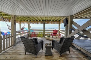 Terrace/patio - Oceanfront Duplex Perfect for the Whole Family (North Topsail Beach)