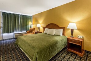 Escritorio, wifi gratis y ropa de cama 