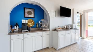 Free daily continental breakfast