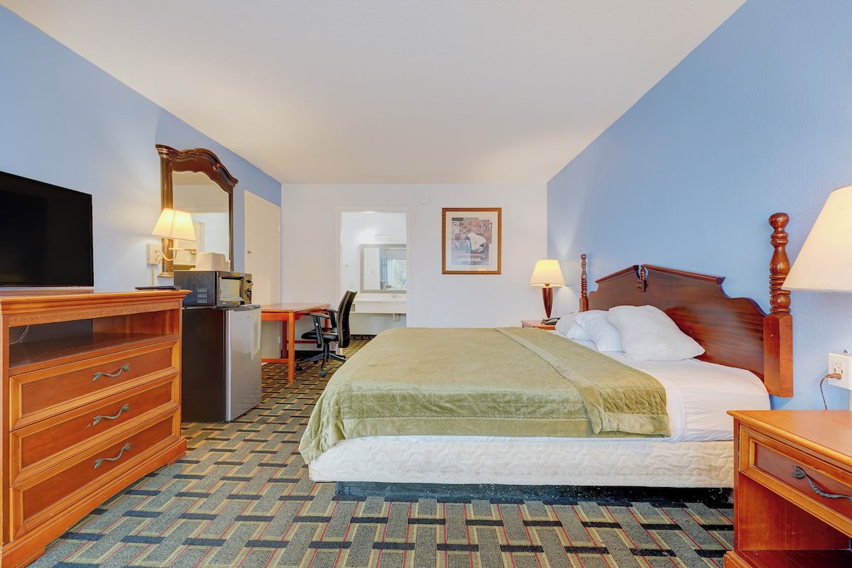 Room, Non Smoking (Full Bed) | Desk, WiFi (free), bed sheets