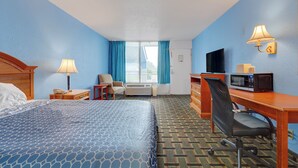 Room, 1 King Bed, Non Smoking | Desk, WiFi (free), bed sheets - Ole South Inn Jackson I 40 TN (Denmark)