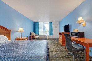 Room, 1 King Bed, Non Smoking | Desk, WiFi (free), bed sheets