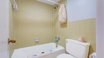 Room, 1 King Bed, Accessible, Non Smoking | Bathroom | Towels