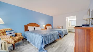 Escritorio, wifi gratis y ropa de cama