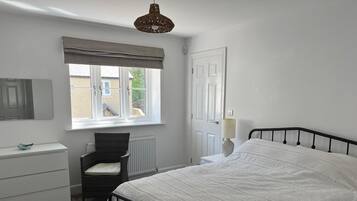 2 bedrooms, iron/ironing board, free WiFi, bed sheets