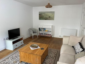 Living area - Apartment Sleeps 4 With Parking (Newton Abbot)