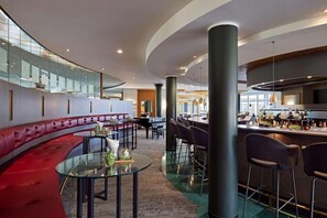 Bar (trong khuôn viên)