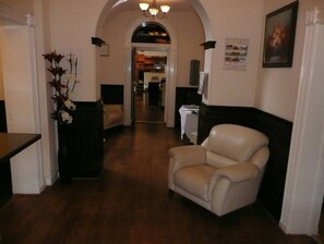 Lobby - OYO Rothwell House Hotel (Kettering)