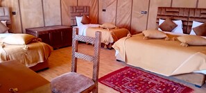 Free WiFi, bed sheets - Spacious 6-bedroom lodge in amazing Merzouga with AC.Camp. Relax. Repeat. (Merzouga)