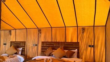 6 bedrooms, free WiFi, bed sheets, wheelchair access
