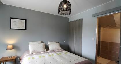 Bed and Breakfast 'Chambre Chausey' with Shared Terrace, Shared Garden and Wi-Fi