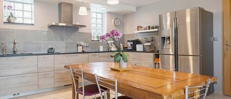 Fridge, highchair