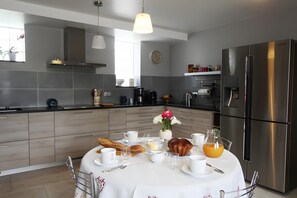 Fridge, highchair